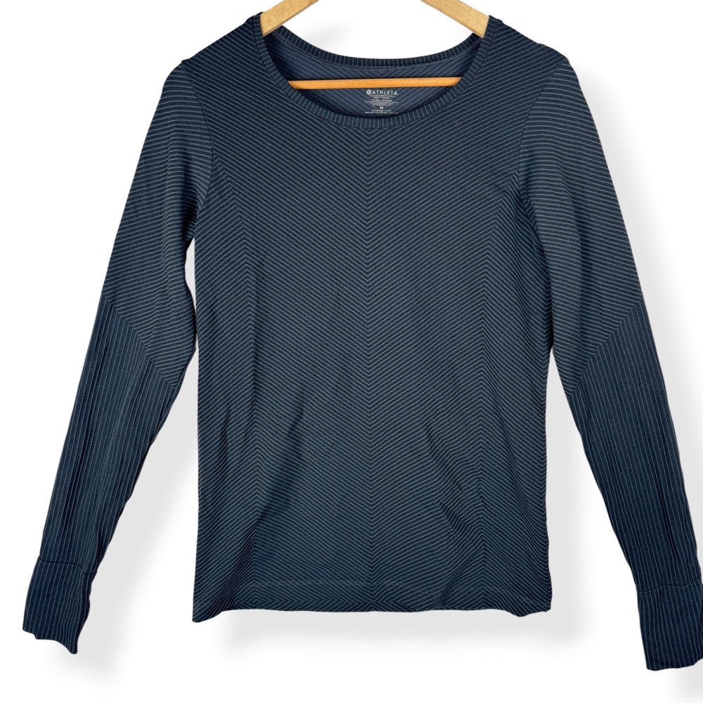 Athleta Top Size Medium Athleisure Minimalist Hiking Thumbholes Chevron Textured
